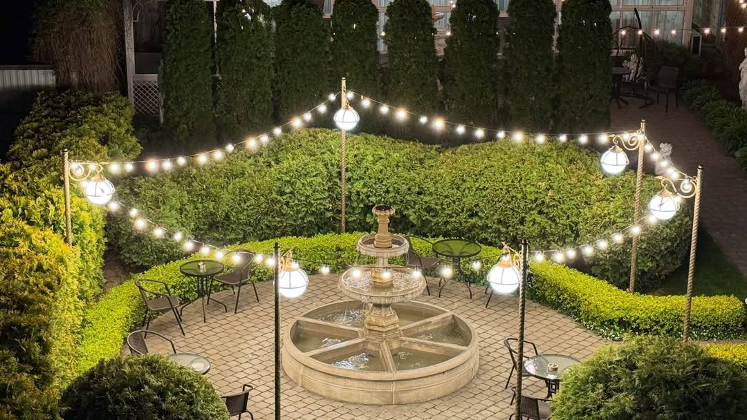 Courtyard rental